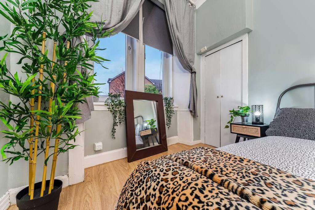 Traditional 1-Bed Flat In Southside Glasgow Eksteriør billede